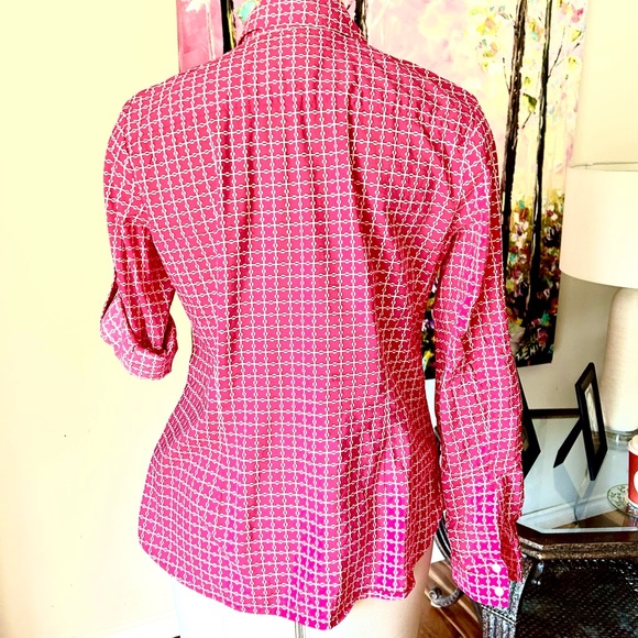 Ladies Tommy Hilfiger Blouse. Fushia/Pink, white design. Fitted & cute. EUC Sz M - Picture 3 of 6